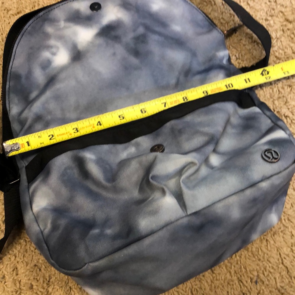 lululemon athletica Black and Gray Shoulder Bag - Picture 7 of 8